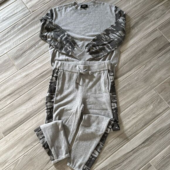 Monrow
Camo Contrast-Sleeve Sweatshirt Sweatpants Cotton Cashmere Set XS - Picture 1 of 5